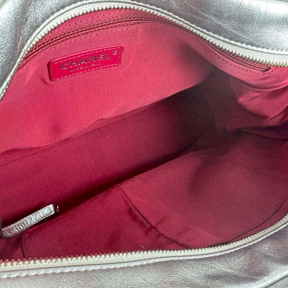 CHANEL Silver Leather Shoulder Bag - Picture 5 of 13